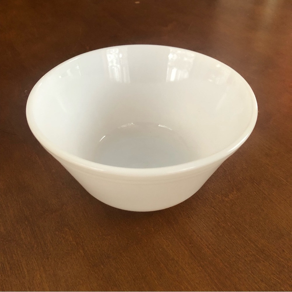 Vintage Federal milk glass mixing bowl